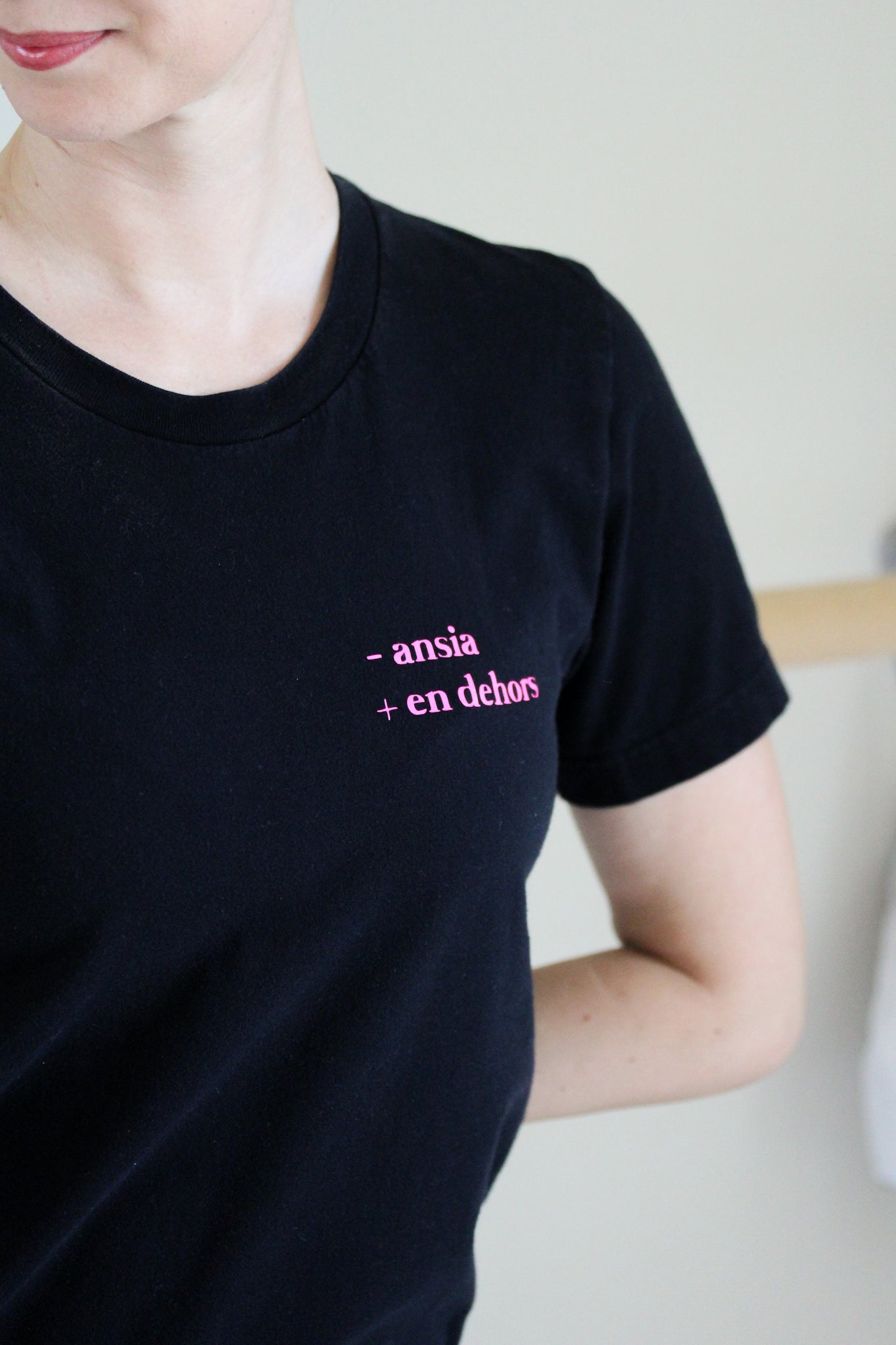 T-SHIRT PIÙ EN DEHORS MENO ANSIA