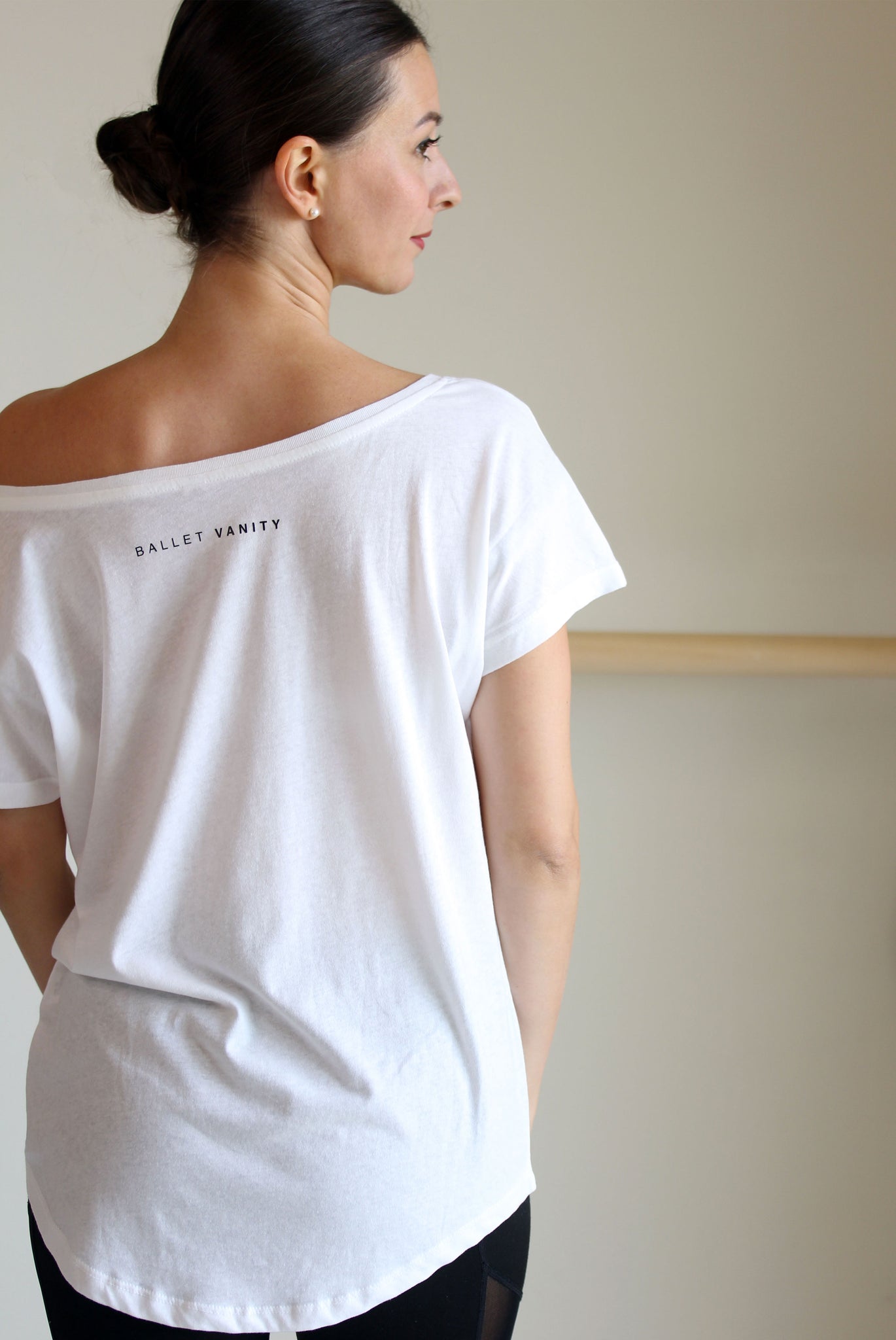 T-SHIRT BLACK SWAN