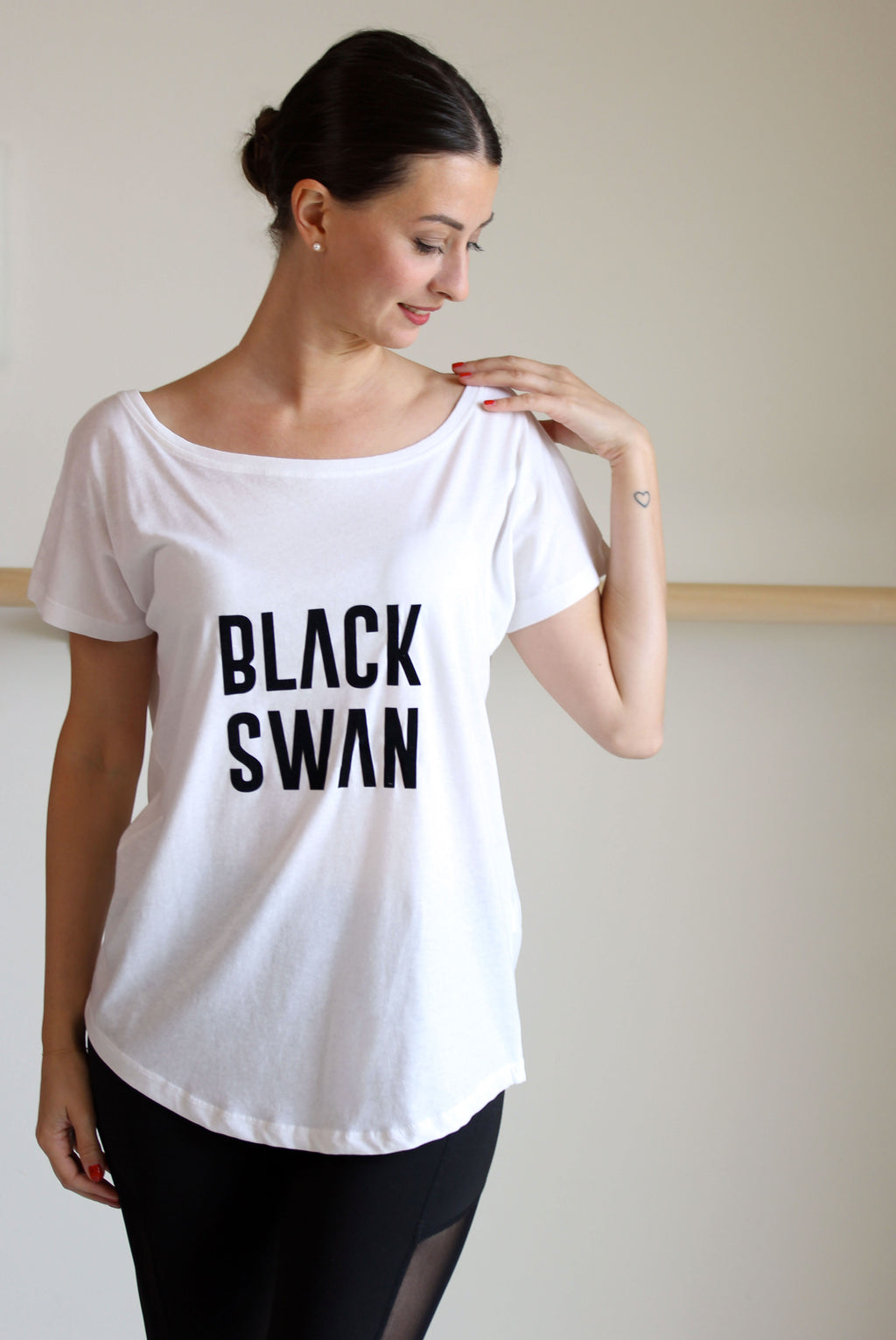 T-SHIRT BLACK SWAN